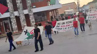 “Los queremos vivos": Normalistas marchan en Hecelchakán a 11 años de la desaparición de los 43 de Ayotzinapa