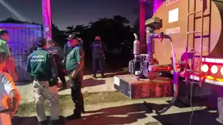 El incendio podía verse desde la entrada del puerto de Progreso