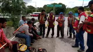 En ciertas partes de la obra los trabajadores aseguran que sus superiores los humillan