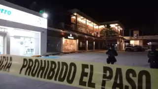El acceso a Plaza Oasis donde se encuentra el bar, se mantiene delimitado