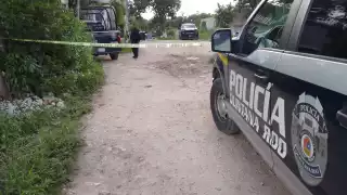 Elementos policiacos acordonaron la zona donde fue encontrado el cadáver de una persona en Cancún