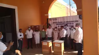 La primera apicultura, que recibió su apoyo estatal fue la ciudadana, Irma Guadalupe Durán Quintal