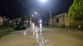 En Champotón lluvias dejan encharcamientos; también reportan accidente en malecón