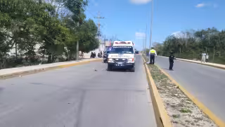 Pierde la vida motociclista al derrapar e impactarse con un poste en zona continental de Isla Mujeres
