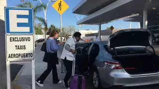 La falta de taxistas en el Aeropuerto Internacional de Mérida, hace que no se preste el servicio adecuadamente