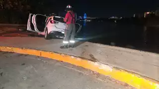 Cabe mencionar que el vehículo implicado en el accidente es un Mazda color blanco
