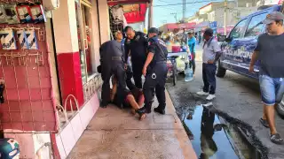 Indigente agrede a mujer y menor en pleno Centro de Ciudad del Carmen; fue detenido