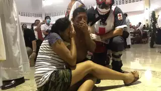 los paramédicos le brindaron los primeros auxilios hasta que poco a poco fue reaccionando