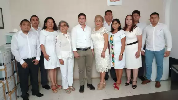 El cuerpo edilicio votó a favor la solicitud de Emilio Lara Calderón (c), presuntamente para obras en la comunidad.