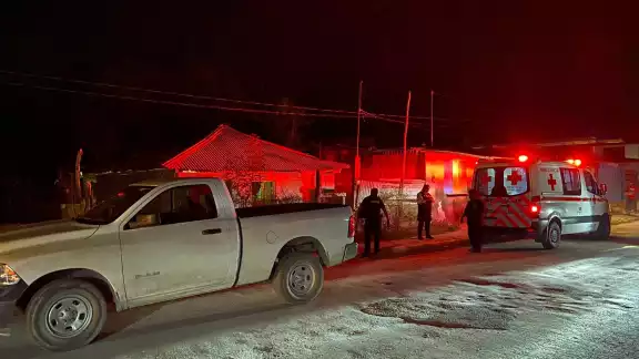 Logró refugiarse en su domicilio, donde fue atendido por personal de Urgencias Médicas de la cruz roja Logró refugiarse en su domicilio, donde fue atendido por personal de Urgencias Médicas de la cruz roja