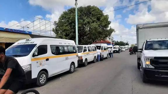 El servicio de taxi directo tiene una tarifa entre los 25 y 50 pesos El servicio de taxi directo tiene una tarifa entre los 25 y 50 pesos