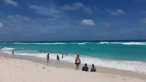 Las playas lucieron vacías este sábado