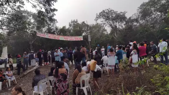 Acordaron que la cuota para poder cruzar el poblado de Tihosuco Acordaron que la cuota para poder cruzar el poblado de Tihosuco