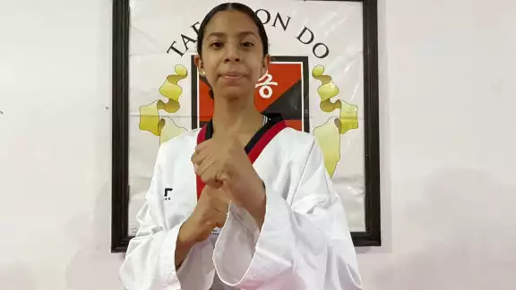 La atleta va en busca de su primera medalla de oro en una competencia La atleta va en busca de su primera medalla de oro en una competencia