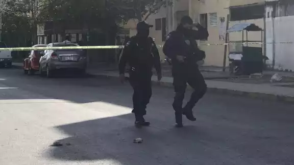El herido fue llevado al Hospital General de Cancún tras ser baleado por dos personas desconocidas en la Supermanzana 251 El herido fue llevado al Hospital General de Cancún tras ser baleado por dos personas desconocidas en la Supermanzana 251