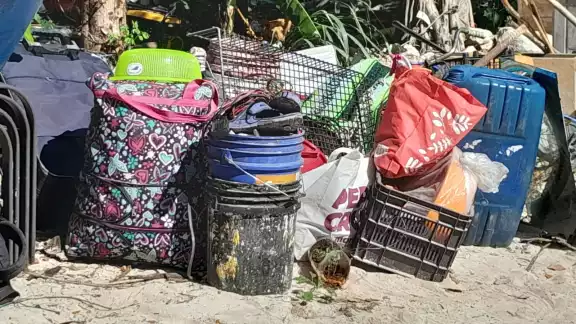 Desalojo de personas que habitan bajo las torres de alta tensión