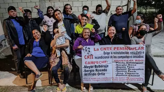 Pelean por la reinstalación de varios docentes, así como el pago de prestaciones sin condiciones Pelean por la reinstalación de varios docentes, así como el pago de prestaciones sin condiciones