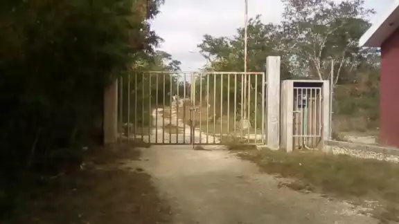 El lugar incluye una vivienda donde el dueño ya indicó que, mientras se le pague como debe ser, está dispuesto a mudarse sin mayores problemas El lugar incluye una vivienda donde el dueño ya indicó que, mientras se le pague como debe ser, está dispuesto a mudarse sin mayores problemas