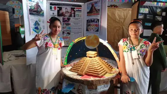 El proyecto escolar denominado “Ciencia maya: los hallazgos sorprendentes del Castillo de Chichén Itzá”, es con el que participan las estudiantes yucatecas El proyecto escolar denominado “Ciencia maya: los hallazgos sorprendentes del Castillo de Chichén Itzá”, es con el que participan las estudiantes yucatecas