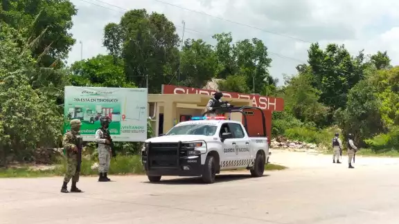 Elementos de la Sedena custodiaron el área donde se llevó el cateo en el municipio de Carrillo Puerto, perteneciente a la Zona Maya de Quintana Roo Elementos de la Sedena custodiaron el área donde se llevó el cateo en el municipio de Carrillo Puerto, perteneciente a la Zona Maya de Quintana Roo