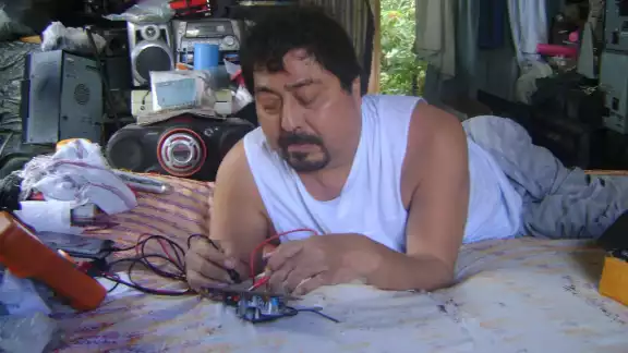 Pide apoyo al gobierno para que le construyan un baño Pide apoyo al gobierno para que le construyan un baño