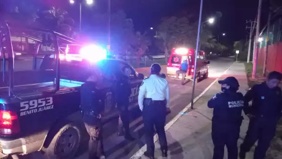 El hombre fue trasladado al hospital tras ser arrastrado por un taxi en la Región 97 de Cancún El hombre fue trasladado al hospital tras ser arrastrado por un taxi en la Región 97 de Cancún