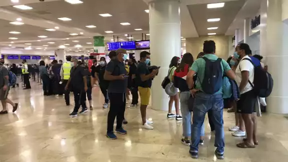 Los vuelos programados en el interior del país tanto en llegadas como de salidas son a sitios como: Acapulco, Aguascalientes, Bajío, Chihuahua y Ciudad Juárez Los vuelos programados en el interior del país tanto en llegadas como de salidas son a sitios como: Acapulco, Aguascalientes, Bajío, Chihuahua y Ciudad Juárez