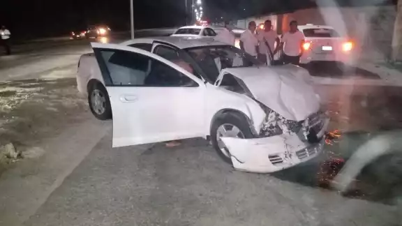 EL auto quedó seriamente dañado