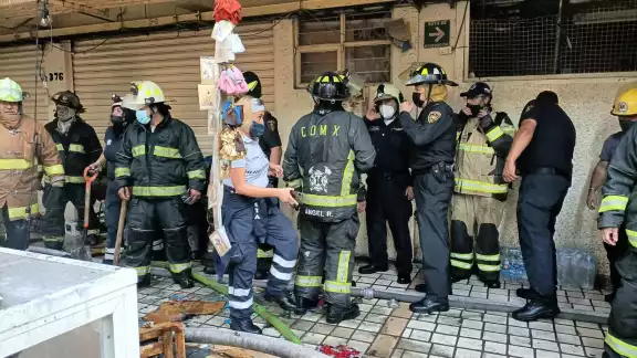 Reportan saldo blanco en incendio en Mercado Sonora Reportan saldo blanco en incendio en Mercado Sonora