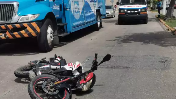 Motociclista lesionado tras choque en la colonia Fátima: conductor se pasa el alto Motociclista lesionado tras choque en la colonia Fátima: conductor se pasa el alto