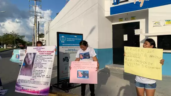 La protesta fue encabezada por la madre de Francisca Mariner Flores. Foto: Ana Cirilo La protesta fue encabezada por la madre de Francisca Mariner Flores. Foto: Ana Cirilo