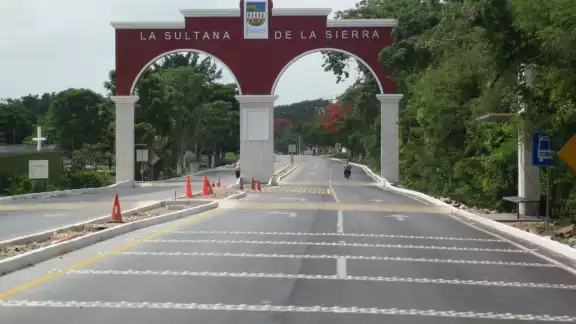 Ante el fuerte impacto el hombre terminó del otro lado de la carretera Ante el fuerte impacto el hombre terminó del otro lado de la carretera