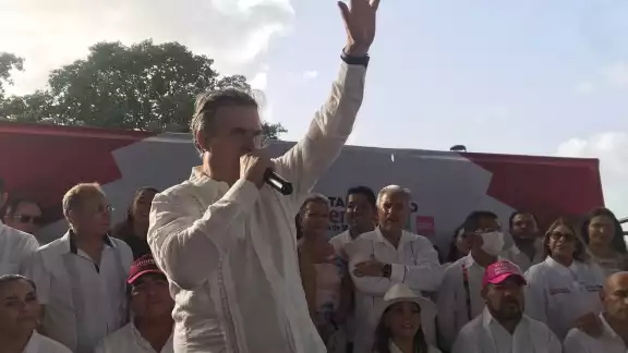 Ebrard apoyó a Mara Lezana en Cancún Ebrard apoyó a Mara Lezana en Cancún