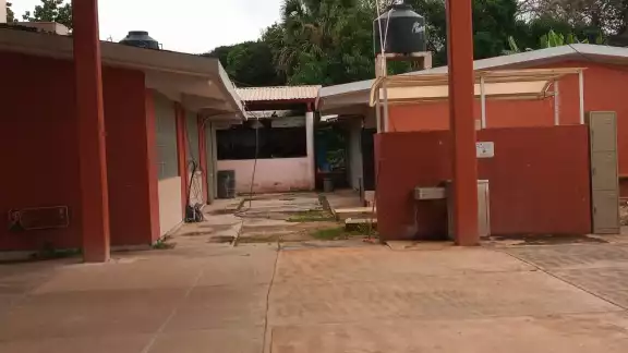 ariana Chablé Trujeque, vocal del Comité de Padres de Familia, señaló que la empresa dejó los ventiladores sin corriente