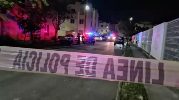 Motociclistas armados atacan a dos hombres en Paseos del Mar, Cancún