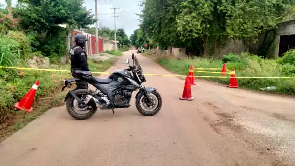 Policías arribaron al lugar y acordonaron el área del incidente Policías arribaron al lugar y acordonaron el área del incidente