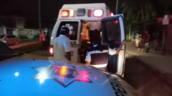 El conductor de la motocicleta resultó con heridas provocadas tras la caída de su unidad de dos ruedas