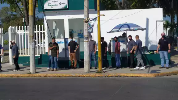 La Isla registró que un 51.3 por ciento de su Población Económicamente Activa trabaja de manera informal La Isla registró que un 51.3 por ciento de su Población Económicamente Activa trabaja de manera informal