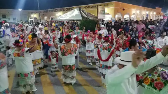 Los fuegos pirotécnicos en punto de las 11:40 de la noche marcaron el inició de la vaquería Los fuegos pirotécnicos en punto de las 11:40 de la noche marcaron el inició de la vaquería