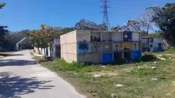 El cementerio no cuenta con vigilancia.