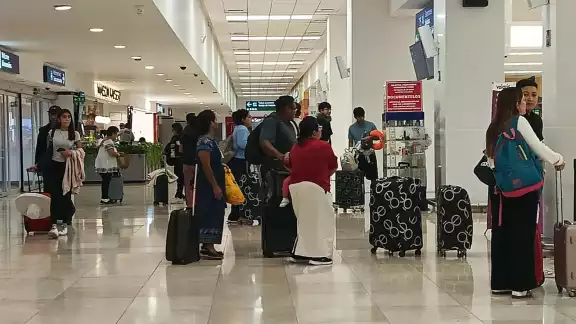 Los vuelos madrugadores de Viva Aerobus procedentes de Monterrey, Querétaro y Ciudad de México aterrizaron sin contratiempos, algunos incluso con adelanto. Los vuelos madrugadores de Viva Aerobus procedentes de Monterrey, Querétaro y Ciudad de México aterrizaron sin contratiempos, algunos incluso con adelanto.