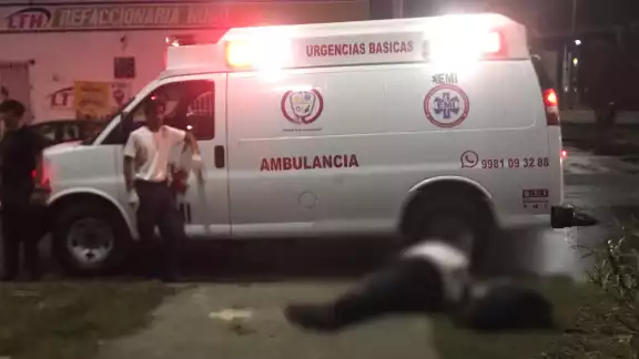 Peritos criminalistas se encargaron de procesar la escena y posteriormente trasladaron el cuerpo a la morgue Peritos criminalistas se encargaron de procesar la escena y posteriormente trasladaron el cuerpo a la morgue