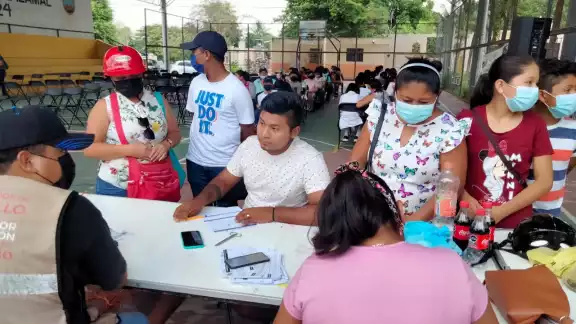 Baja fluencia de personas en el módulo de vacunación en Izamal Baja fluencia de personas en el módulo de vacunación en Izamal