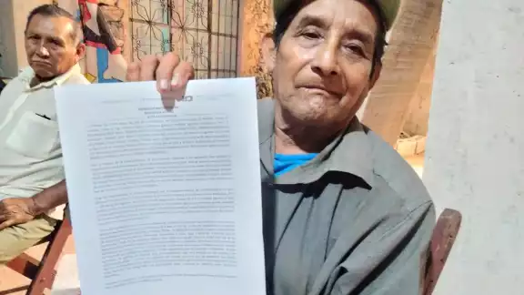 Campesinos cuentan con su documentación que avala que dichos terrenos les pertenecen Campesinos cuentan con su documentación que avala que dichos terrenos les pertenecen