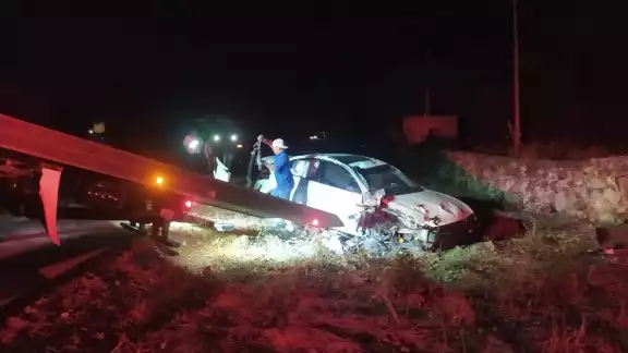 El conductor presentó golpes en el cuerpo, fue atendido por paramédicos de la SSP El conductor presentó golpes en el cuerpo, fue atendido por paramédicos de la SSP