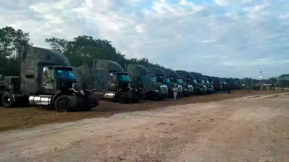 Las 34 unidades de la Sedena partieron desde Chetumal hacia Tulum, donde serán las obras del tramo 6 del Tren Maya