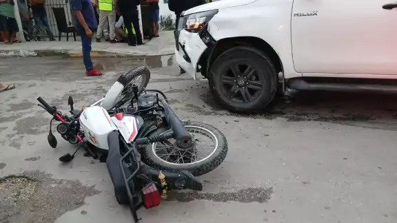 Accidente en Morelos deja a motociclista herido y vehículo en el corralón Accidente en Morelos deja a motociclista herido y vehículo en el corralón