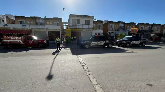 La explosión movilizó a lo scuerpos de bomberos y autoridades de Playa del Carmen en el freaccionamiento Villas del Sol