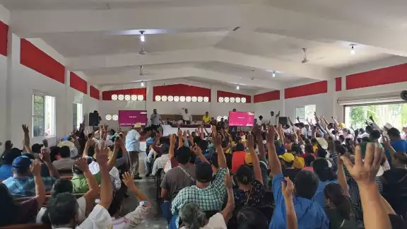En la Asamblea General del núcleo agrario participaron 400 integrantes y la mayoría votó a favor de ceder los terrenos; piden paradero en Ucum En la Asamblea General del núcleo agrario participaron 400 integrantes y la mayoría votó a favor de ceder los terrenos; piden paradero en Ucum