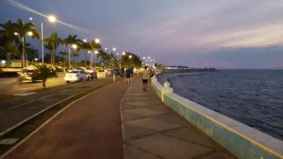 El malecón de Campeche tiene una extensión de 6.3 kilómetros de largo El malecón de Campeche tiene una extensión de 6.3 kilómetros de largo